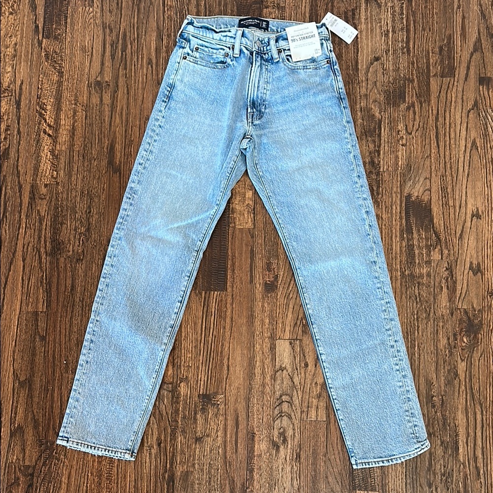 Abercrombie and Fitch Vintage 90’s straight jean. 28W 32L